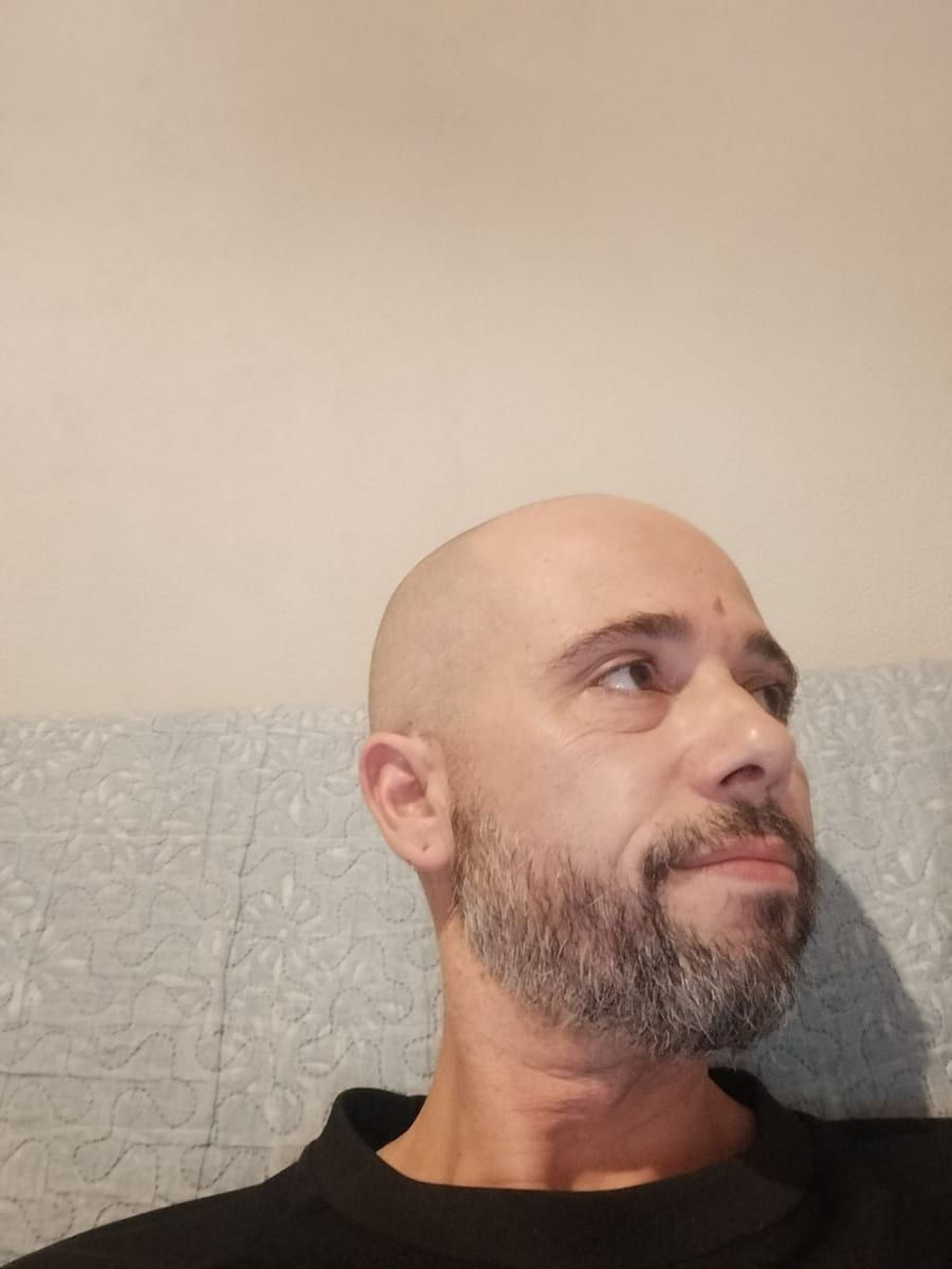 Profil de Carlo